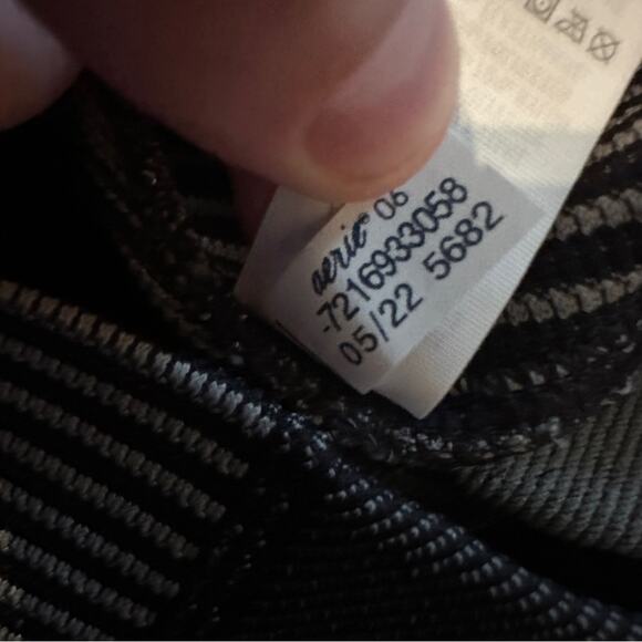 Offline by aerie Gray &‎ White Striped Mid Rise 7/8 Ankle Leggings Sz S NEW - Picture 8 of 11